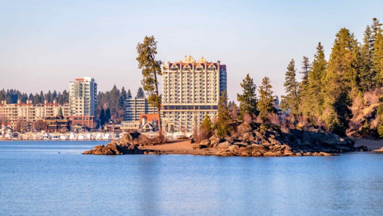 Best Secluded Lakefront Hotels United States: A Forensic Audit