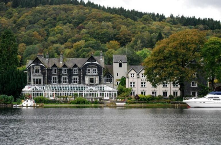 How to Manage Lakefront Hotels Reservations: A Strategic Guide